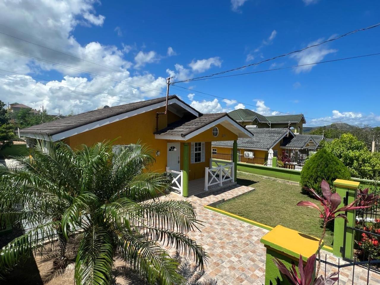 Reddie Vacation Homes Windsor  Exterior photo